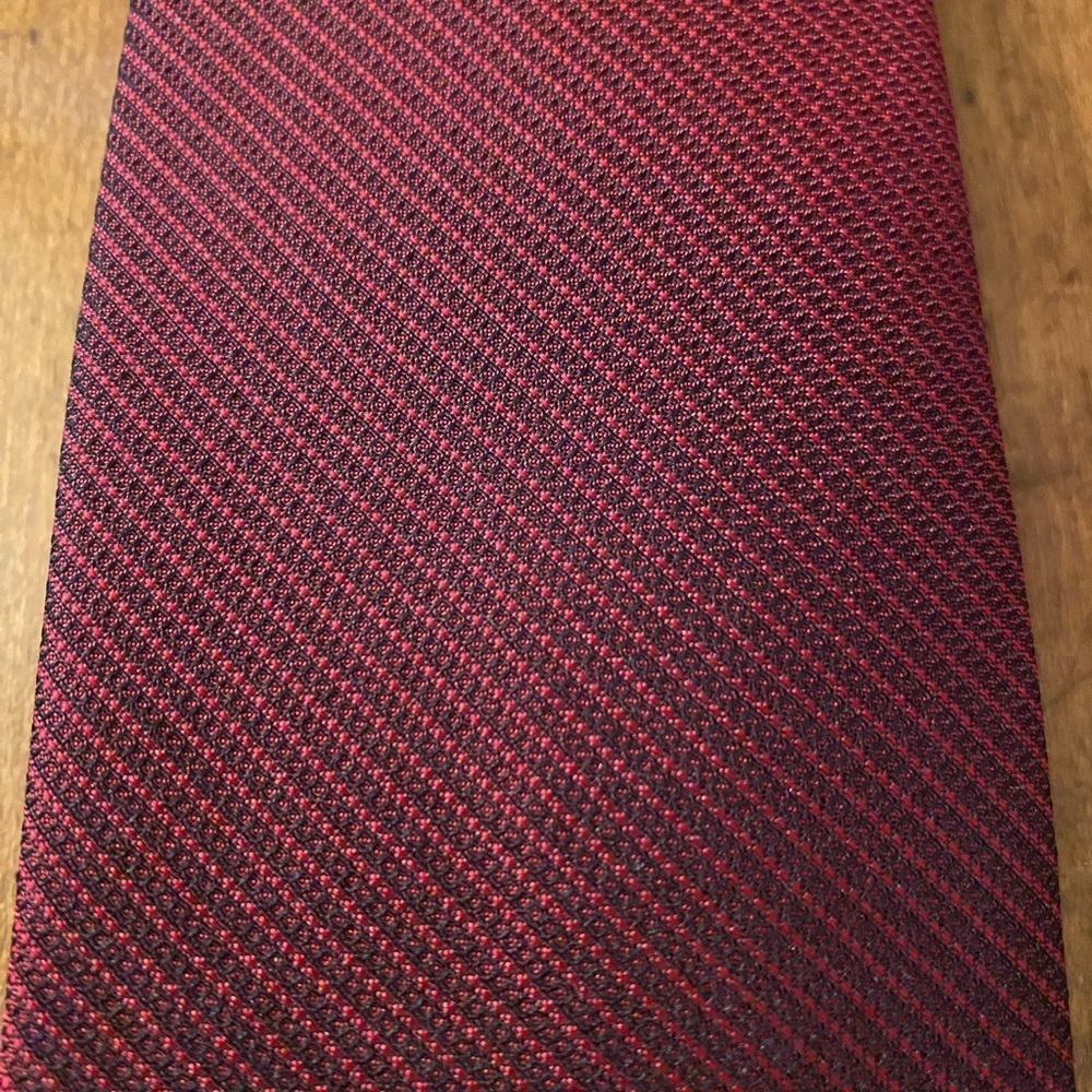 Van Heusen Mens Silk Poly Red Necktie Tie 56”